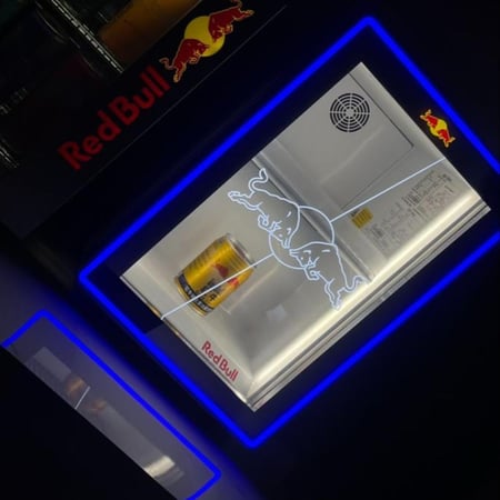 ثلاجة رد بول Redbull وكالة ( حبه وحده فقط , اعلى سعر تباع)