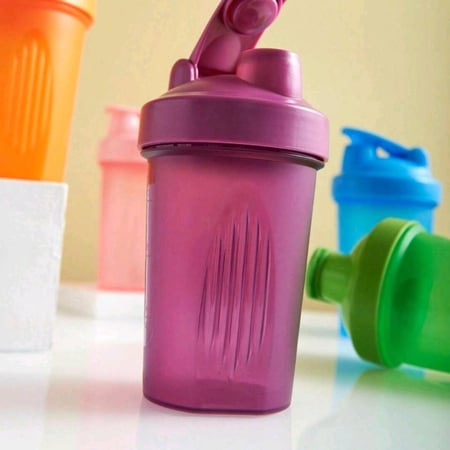 شيكر لمزج و خلط البروتين