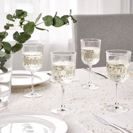 كأس نبيذ زجاجي