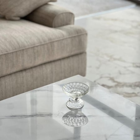 تقديمة زجاج بقاعدة