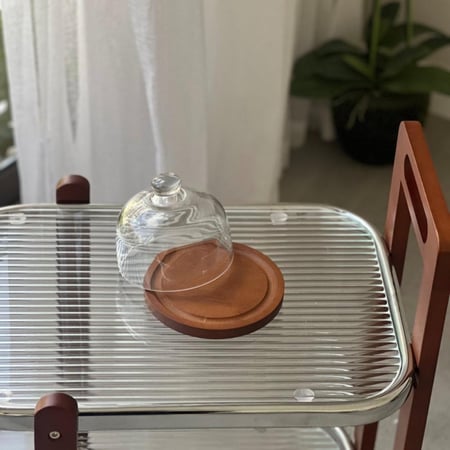 تقديمة خشبية بغطاء زجاج