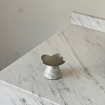 أطباق تقديم رخام من متجر غصون وشجون