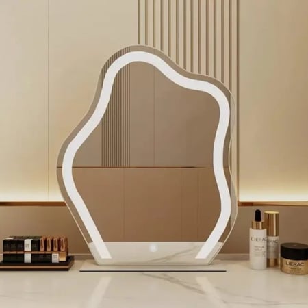 مرايا بحواف مضيئة