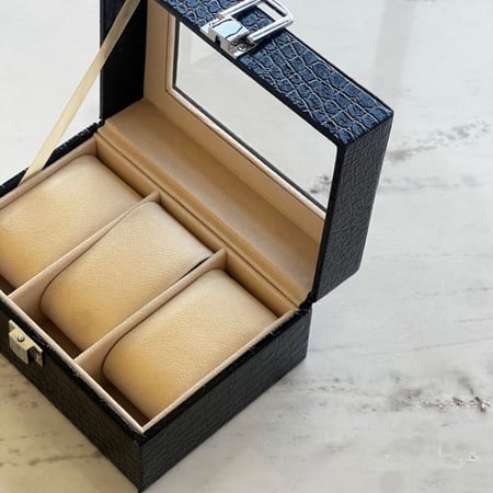 صندوق  ساعات