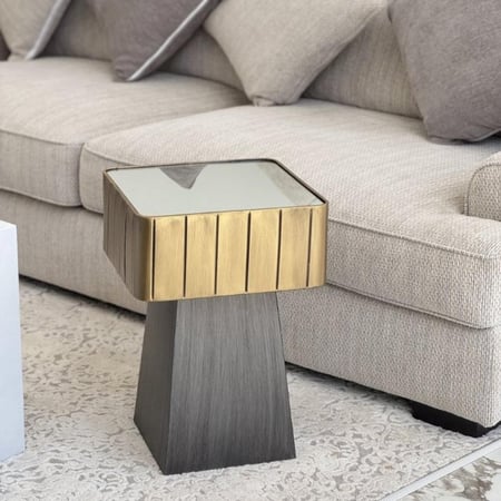 طاولة معدن بسطح مرايا