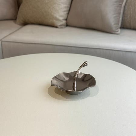 تقديمة معدن بشكل مميز