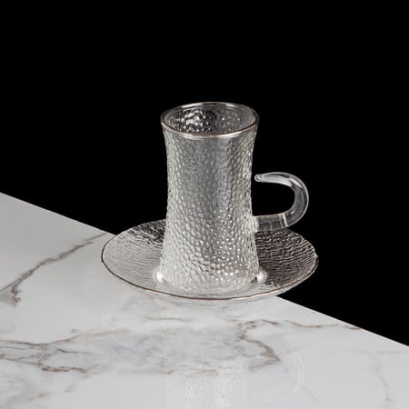 بيالة زجاج مع قاعدة