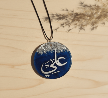 تعليقة سيارة وجهين