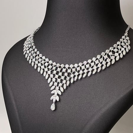 طقم الماس، ذهب عيار 18