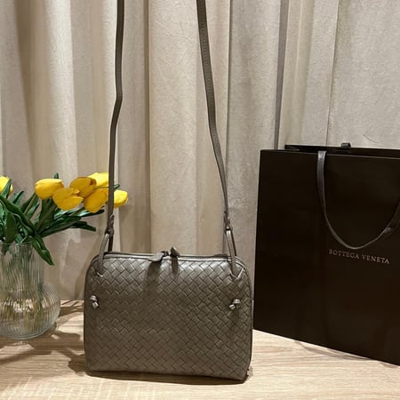 BOTTEGA VENETA (  LIMESTONE  )