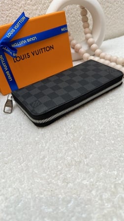 محفظة لويس فيتون wallet  LOUIS VIUTTON
