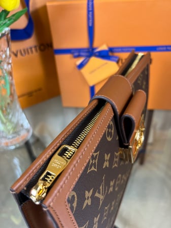 باوتش لويس فيتونا   Louis Vuitton