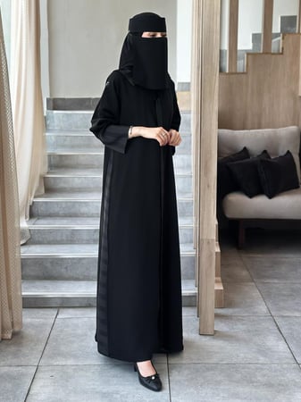 عبايه الصيف +نقاب وطرحه مجاناً