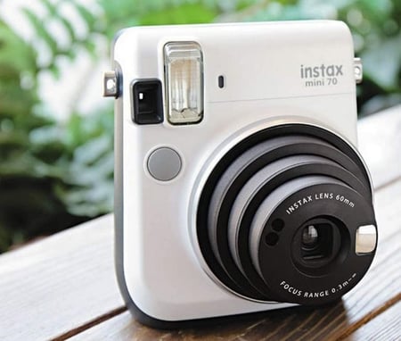 كاميرا التصوير الفورية انستاكس ميني 70 من فوجي فيلم - لون ابيض