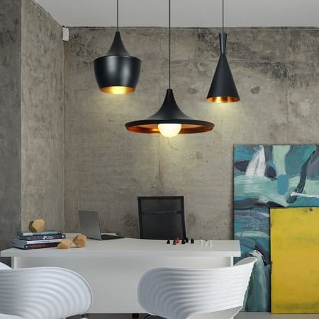 إنارة معلقة مودرن لون أسود بلمسة ذهبية من الداخل إضاءة سقف ديكور