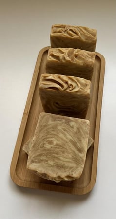 صابون لبان الذكر والكركم