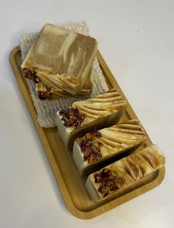 صابون لبان الذكر والكركم