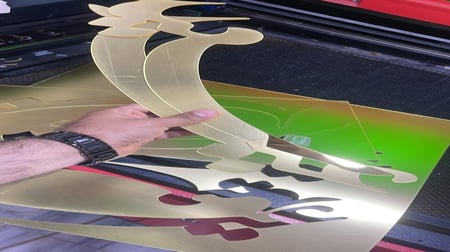 طباعه اسم لاصق حسب الطلب ٤0 سم