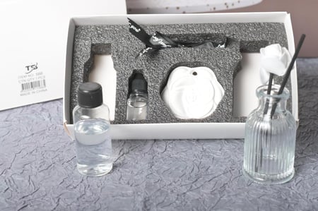 مجموعه (12) فواحة مع علبتين معطر سيارة