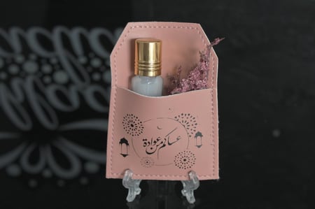 مجموعه (12) جيوب جلد وردي عساكم من عوادة مع ربع تولة مسك ومع ورد