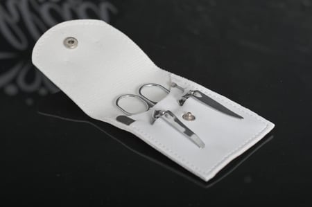 مجموعه (12) مقلمية اظافر لون ابيض جلد