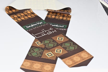 مجموعة (12)  وشاح عزنا برؤيتنا لليوم الوطني مقاس 143*12سم