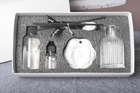 مجموعه (12) فواحة مع علبتين معطر سيارة