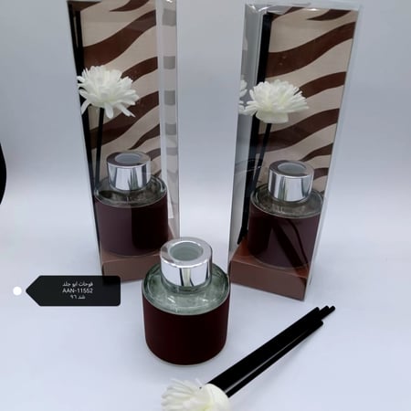 مجموعه (12) فواحات بروائح متعددة تغليف جلد مربع