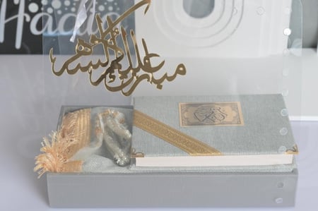 مجموعة  شفاف مصحف مع سجادة مع سبحة