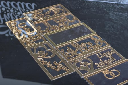 مجموعه(12) ظروف اكريلك بي عبارة ( مبروك المولود)