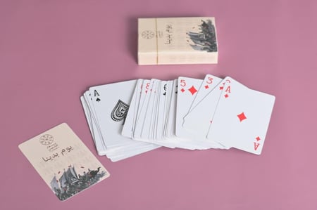 ورق اللعب بالوت بلاستيك قوية مع شعار يوم التاسيس