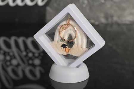 مجموعه (12) برواز مع ميدليه الف مبروك التخرج