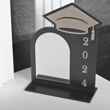 مجموعه (12) مريات استاند2026 بي قباعه تخرج مقاس 16*10سم