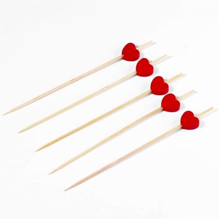 مجموعة (12) عود خشبي للحلى قلب أحمر