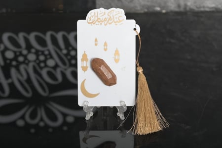 مجموعه (12) قواعد اكريلك ابيض بي عبارة (عيدكم مبارك)  مع البخور