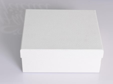 طقم فواحه مع شموع وأضاءه وكسرت عود