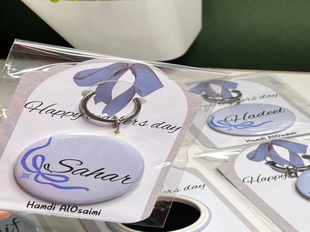 ميدالية مفاتيح بالاسم مع المراية