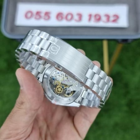 ساعة اوميغا ماكينة مكشوفة