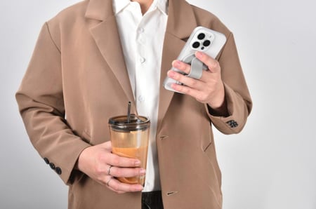 BRADPARK مسكة جوال من براد بارك تدعم الماج سيف - لون ابيض = 6977527600058