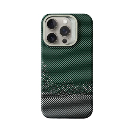 HELMET كفر ايفون 16 برو ماكس  هواتف لطيفة ذات حامل العدسات المعدنية بنمط الياف الكربون الرملية الفضية الانيقة / منقط اخضر وابيض   = 725488702696