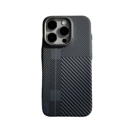 HELMET كفر لسلسة ايفون16 برو حافظة مغناطيسية فايبر كاربون سليم من هيلمت  مموج كحلي بخط ابيض= 653998673390