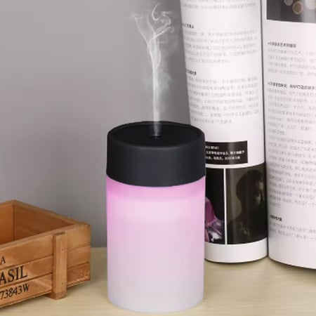 فواحة عطرية بالشحن مع إضاءة هادئة
