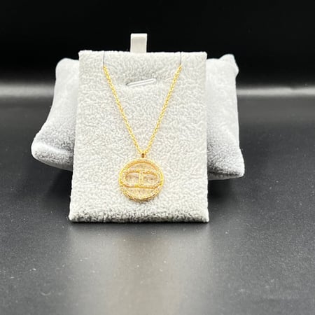 قلادة وسلسلة بتصميم مرغوب طوال السنة