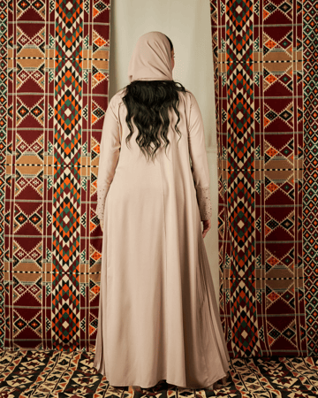 عباية بيج كتان بأكمام مطرزة فاخرة