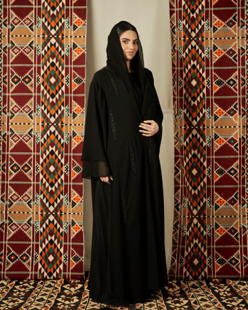 عباية سوداء شيفون فاخرة مطرزة بخرز أسود مفتوحة