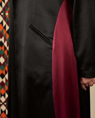 عباية تفته بلونين الأسود والعودي