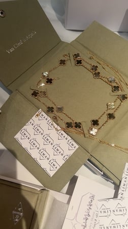 سلسال فينتاج الامبرا فل دايموند وحجر اسود - روز قولد وحجر رمادي