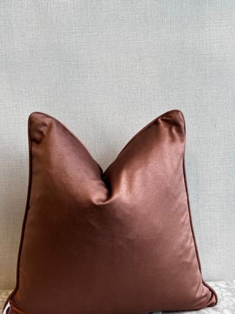 غطاء المخدة المصمم بعناية ليناسب أسلوبك وديكور منزلك بكل فخر