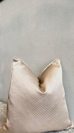 غطاء المخدة المصمم بعناية ليناسب أسلوبك وديكور منزلك بكل فخر