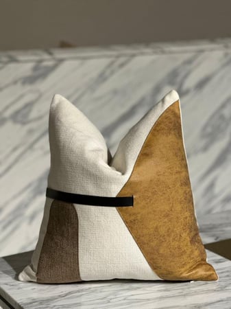 غطاء المخدة المصمم بعناية ليناسب أسلوبك وديكور منزلك بكل فخر